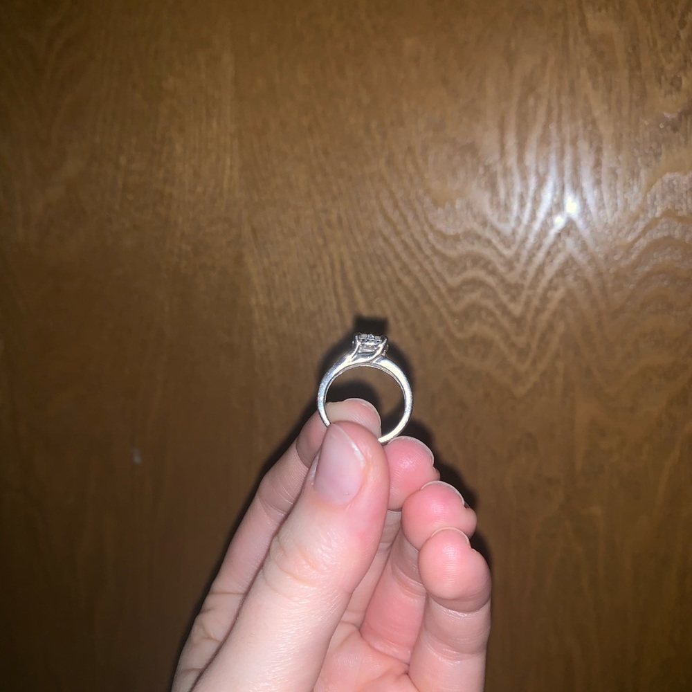 Diamond Ring - Picture 3 of 4